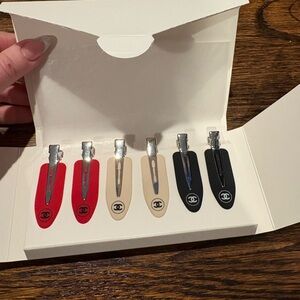 BNIB Set of Six Chanel Beaute Hair
Clips GWP